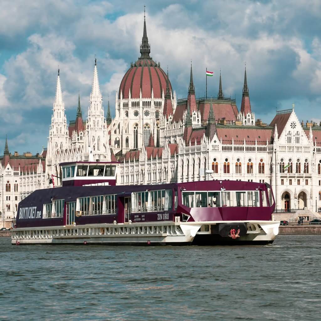 Sightseeing-budapest-parlament